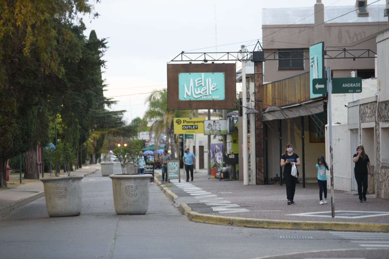 No todos están contentos con la Costanera peatonal: "No anda nadie y los restaurant cerrados"