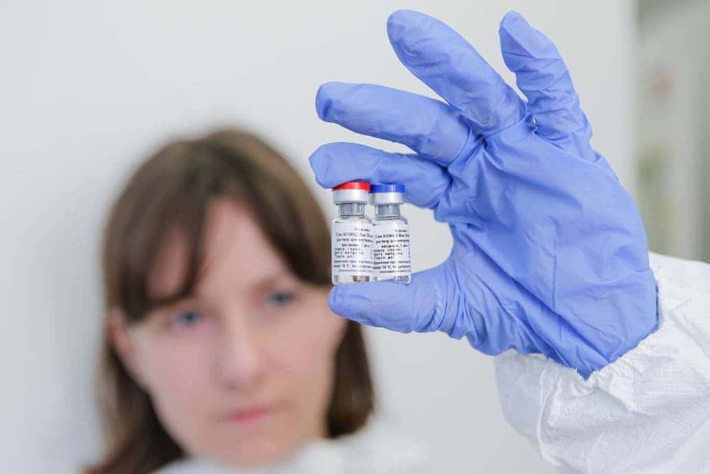 Críticas de referentes opositores a la compra de 10 millones de dosis de la vacuna rusa