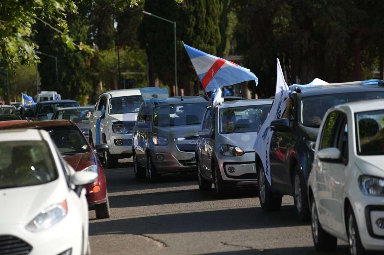 Con la presencia de los referentes de la oposición, se realizó el banderazo del 8N