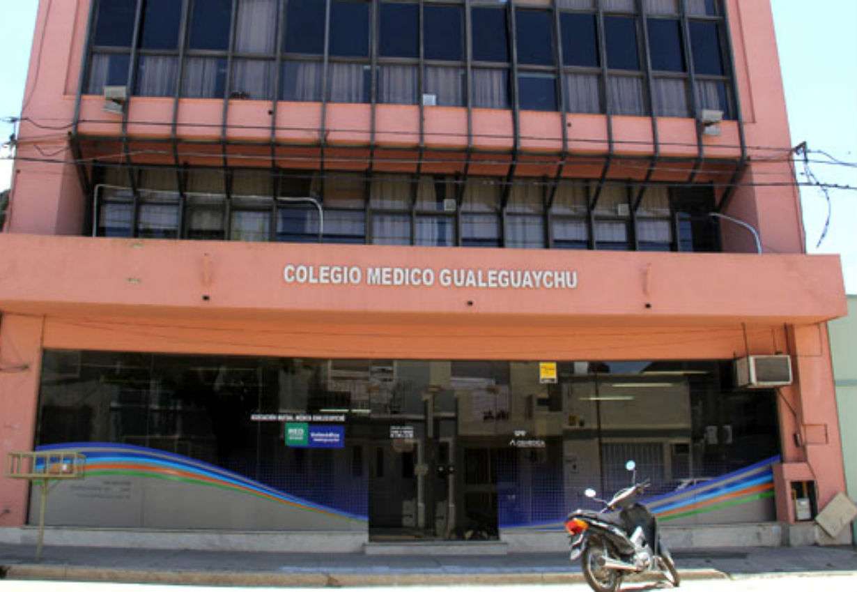 Agrupaciones feministas repudiaron el traslado a Gualeguaychú de un médico rionegrino