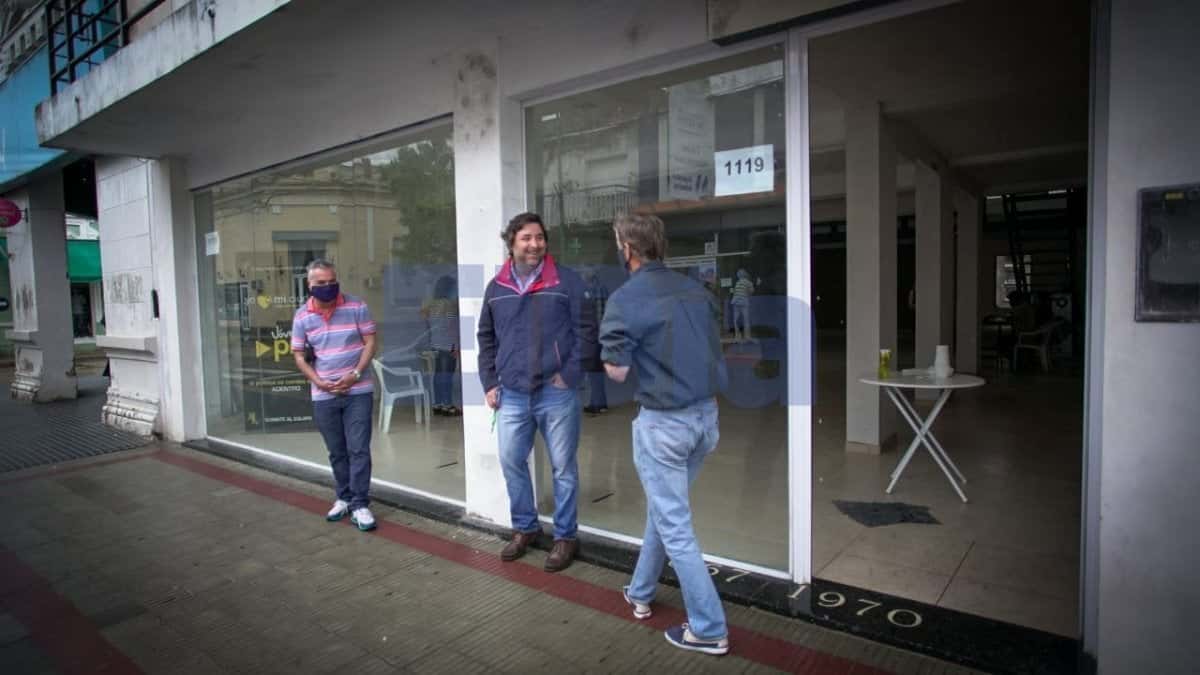 Pablo Echandi junto a Nicolás Mattiauda, esperando los resultados definitivos de la elección.