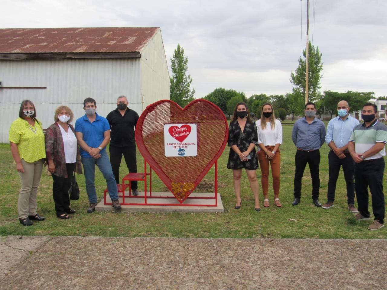 En el Parque de la Estación de Larroque se instaló el "Corazón Solidario"