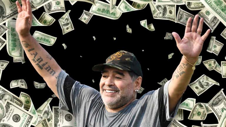 15 teléfonos, seguro de 7 autos y 40 empleados: los detalles de la millonaria cifra que gastaba Diego Maradona por mes