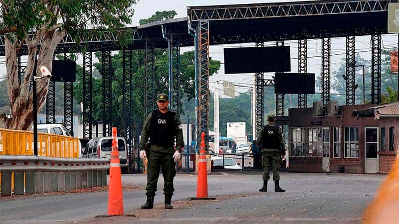 Por la nueva cepa y aumento de casos en Brasil, analizan un cierre "selectivo" de frontera