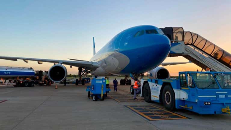 El avión de Aerolíneas Argentinas con la segunda tanda de Sputnik V llega a Buenos Aires