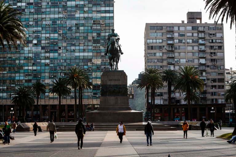Uruguay entró en "zona roja" por el aumento de contagios de coronavirus