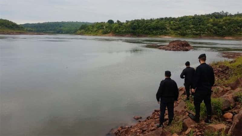 Hallaron ahogados a tres hermanitos en el río Paraná