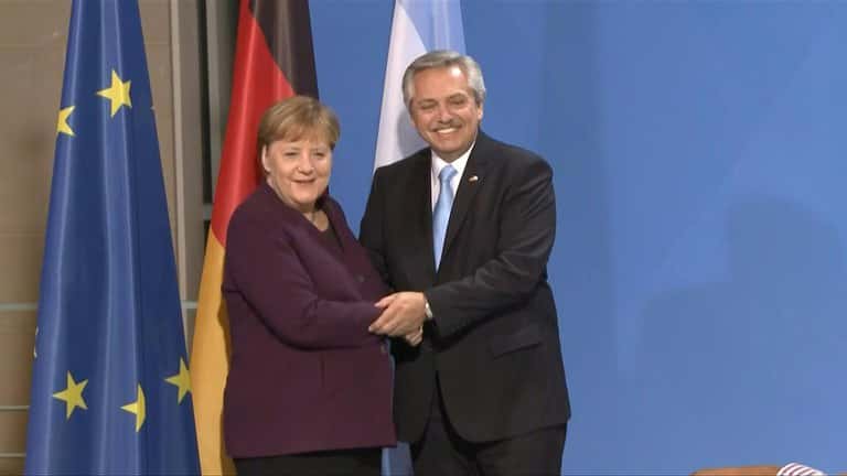 Fernández dialogará con Ángela Merkel para fortalecer la negociación con el FMI