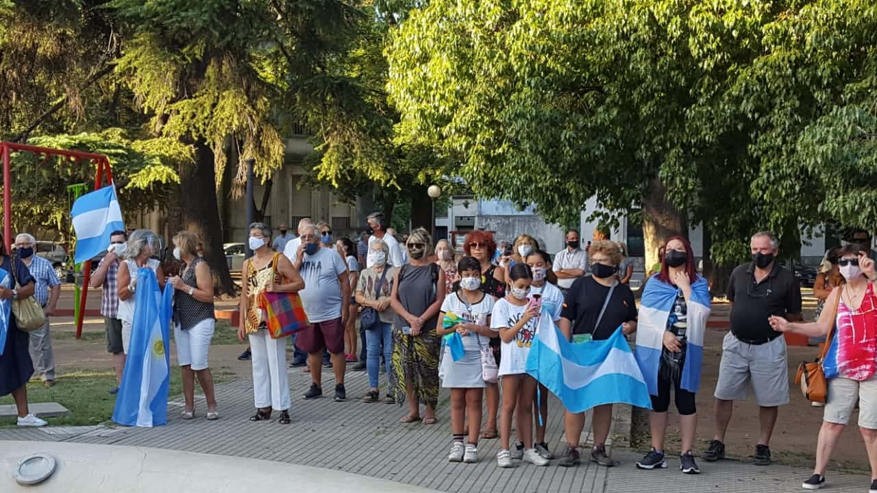 La marcha del #27F por las  vacunas tuvo su réplica en Gualeguaychú