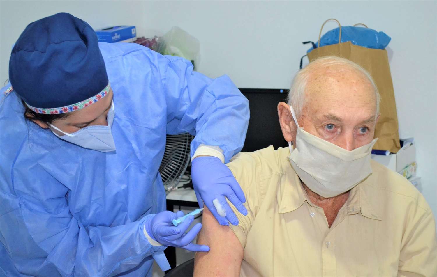 Vacunaron a un centenar de adultos mayores en Urdinarrain