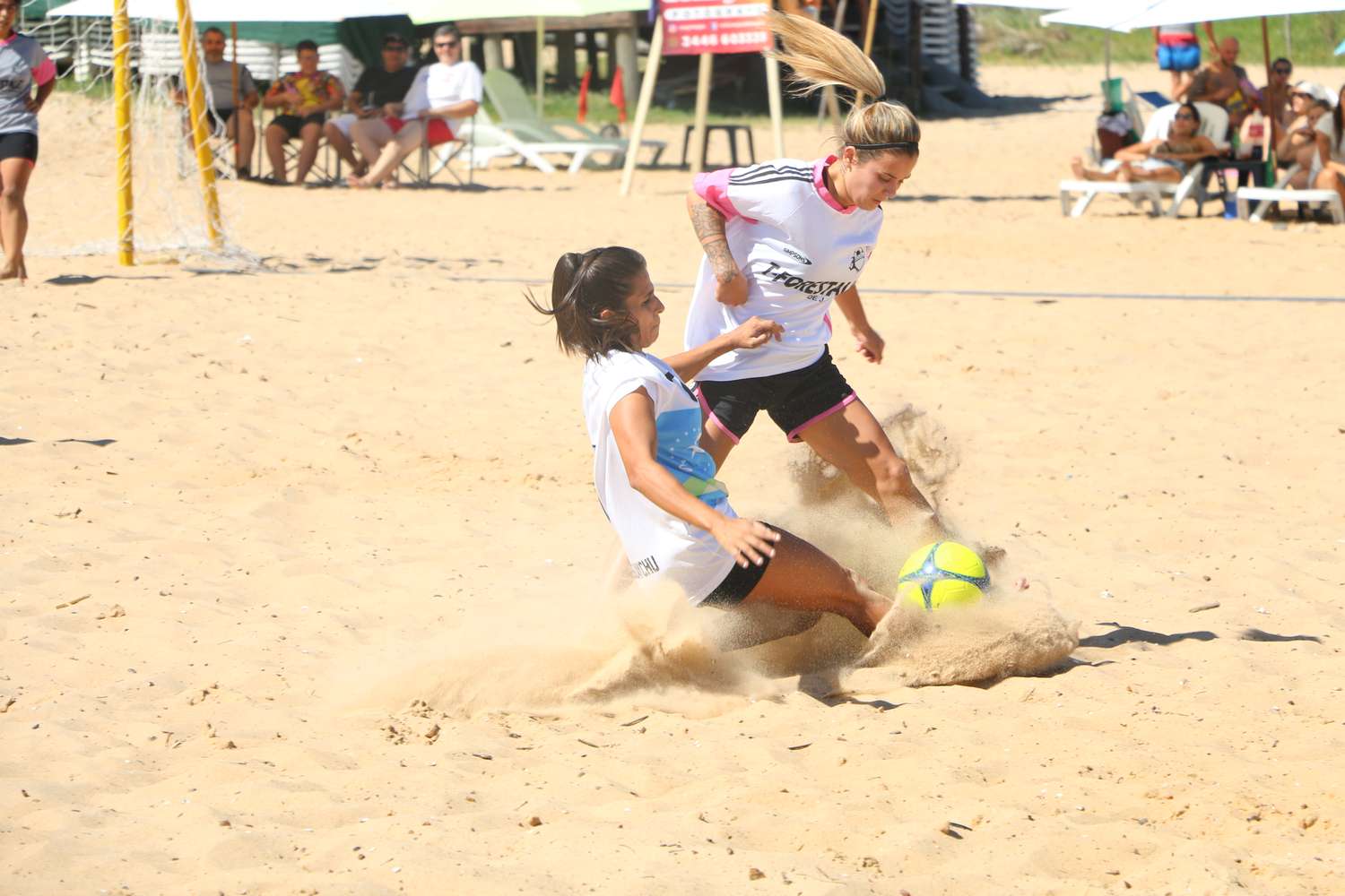 Se realizará en Ñandubaysal el "1º Encuentro de Fútbol Playa"