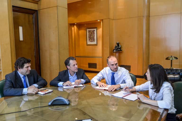 Guzmán arrancó sus reuniones con el FMI para postergar el pago de la deuda del país