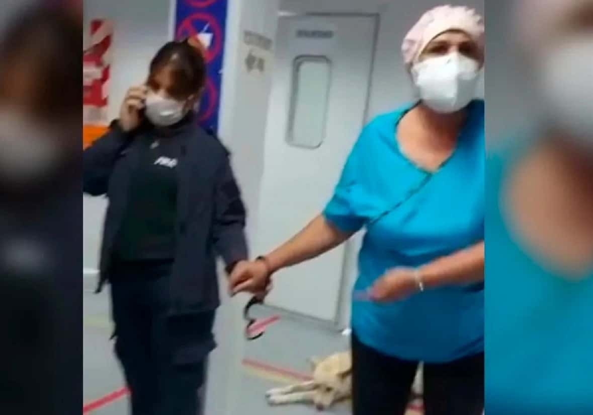 Una enfermera denunció que fue esposada por negarse a extraer sangre a un detenido