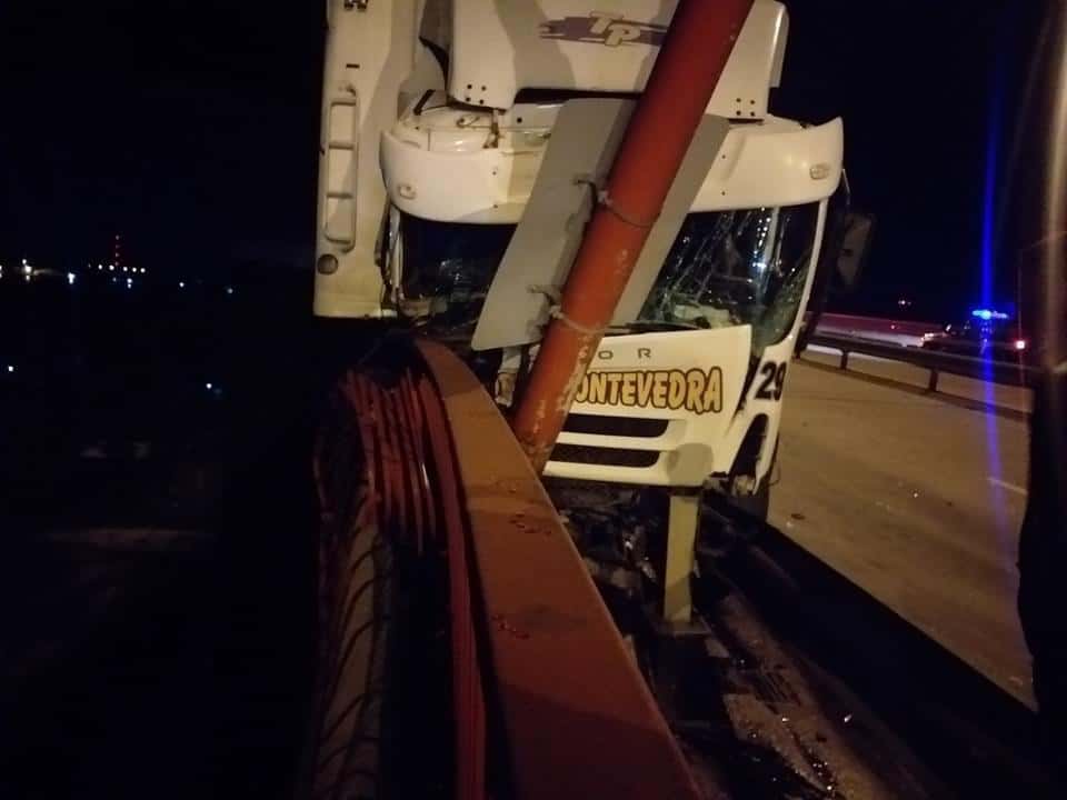 Chocaron dos camiones en el complejo Zárate - Brazo Largo: estuvo interrumpido el tráfico