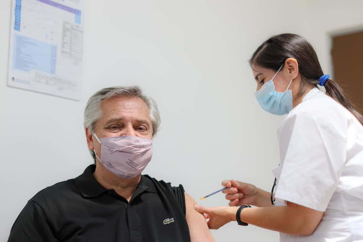 Alberto Fernández prometió que a mediados de abril se acelerará la vacunación