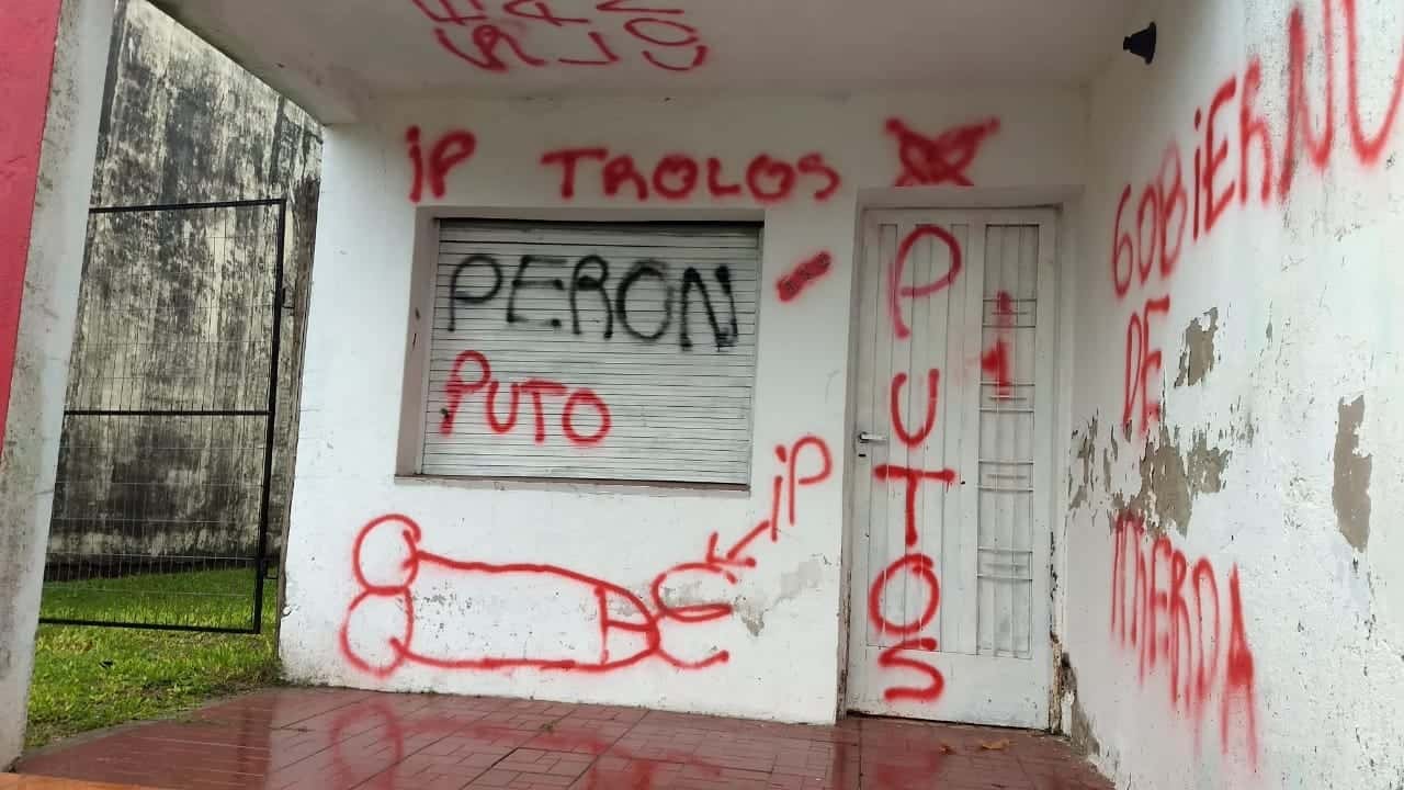 Aparecieron pintadas vandálicas en la sede de la Intransigencia Popular de Urdinarrain