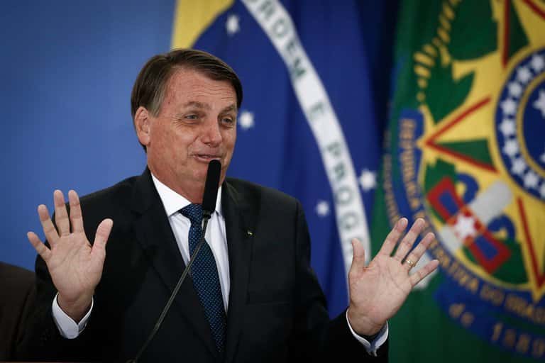 Calificaron de "asesino" a Jair Bolsonaro por llevar la Copa América a Brasil