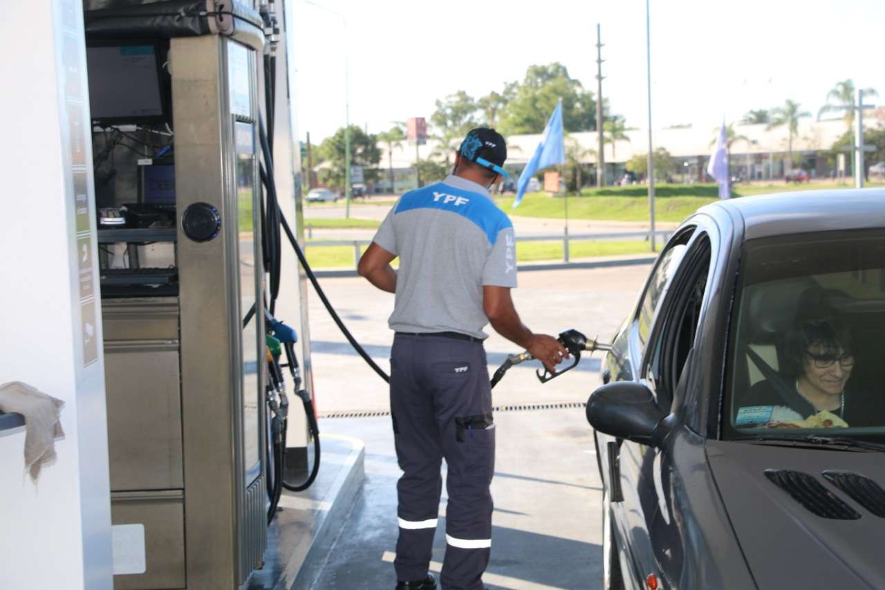 Combustibles continuarán teniendo subas del 4% mensual hasta el 15 de agosto