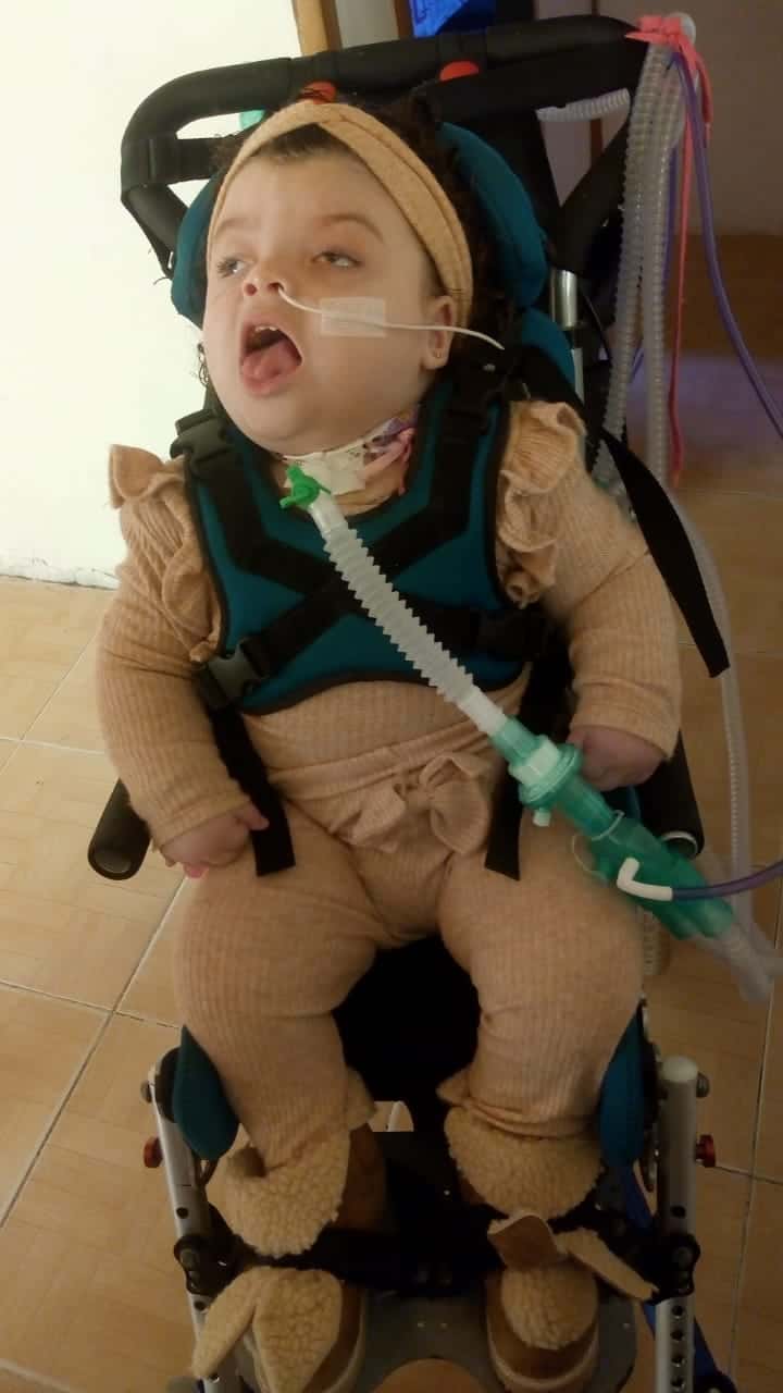 La familia de una beba electrodependiente pide urgente ayuda