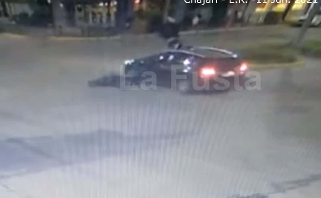Video: impresonante choque de una moto contra un auto en una ciudad entrerriana