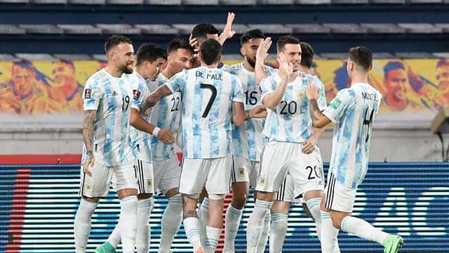 Argentina enfrenta a Paraguay y va por el pasaje a cuartos de la Copa América