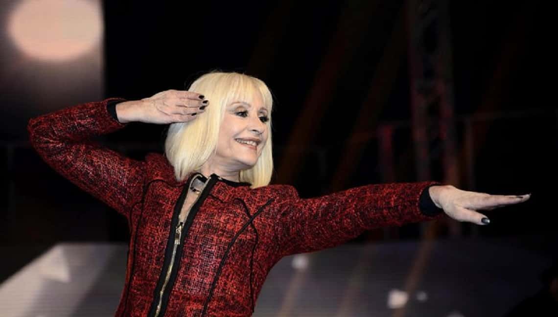 Murió la cantante y presentadora italiana Raffaella Carrá 