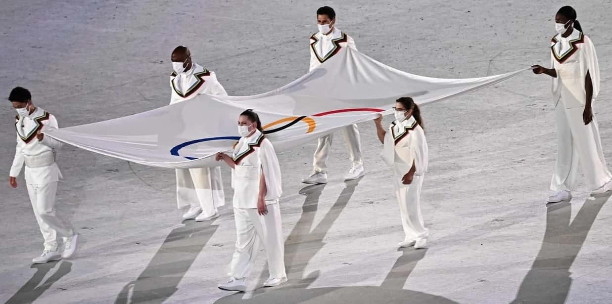 Orgullo argentino: Peque Pareto portó la bandera olímpica en la Ceremonia Inaugural