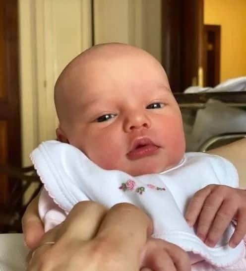Pampita publicó la primera foto de su bebita Ana Carolina