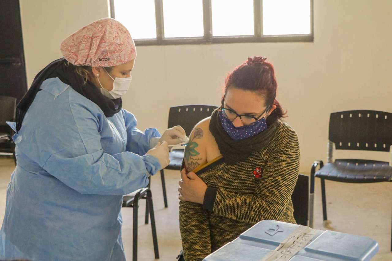 Se inocularon más de 400 vecinos de la zona oeste gracias a los vacunatorios ambulantes
