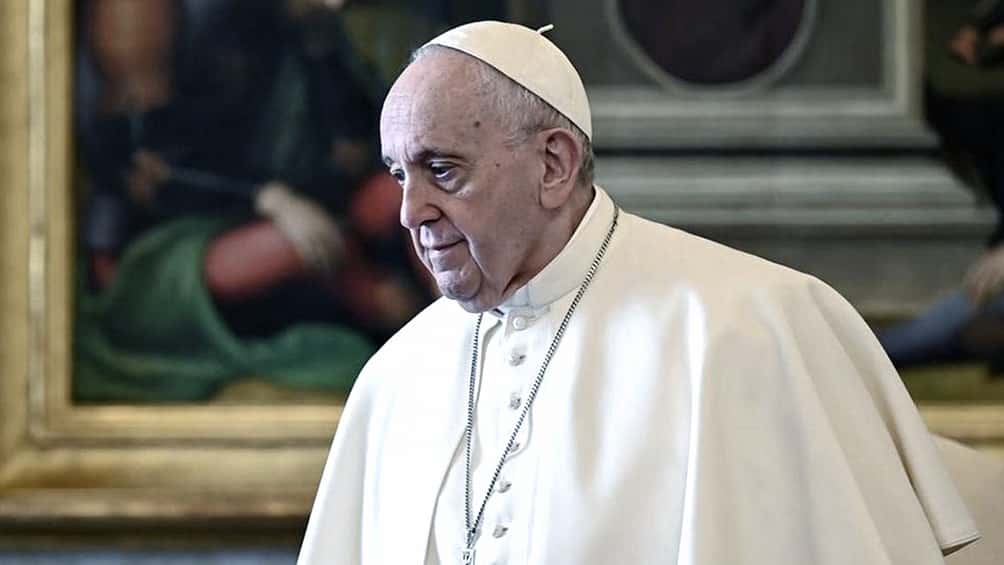 Amenazaron al papa Francisco: le enviaron una carta con tres balas