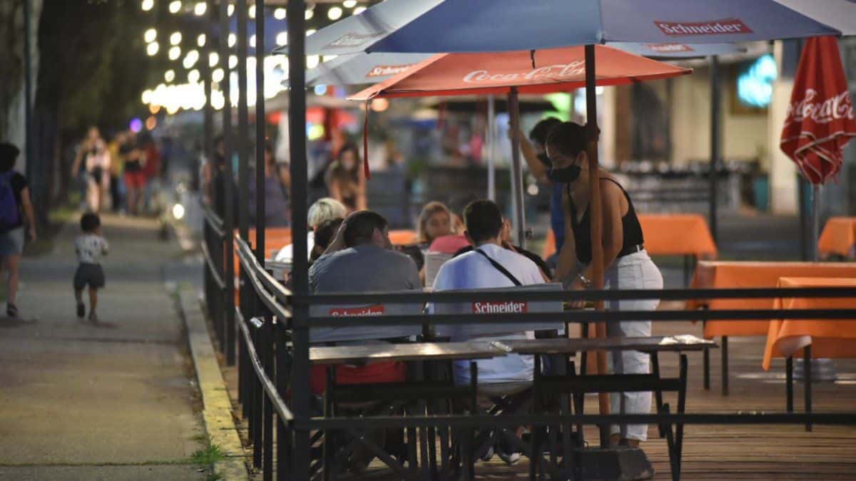 Bordet adelantó que los bares y restaurantes podrán extender su horario de atención