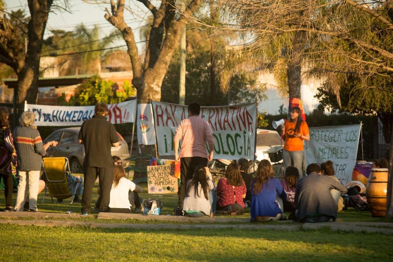 Acción ecológica en Pueblo Belgrano para pedir por la Ley de  Humedales