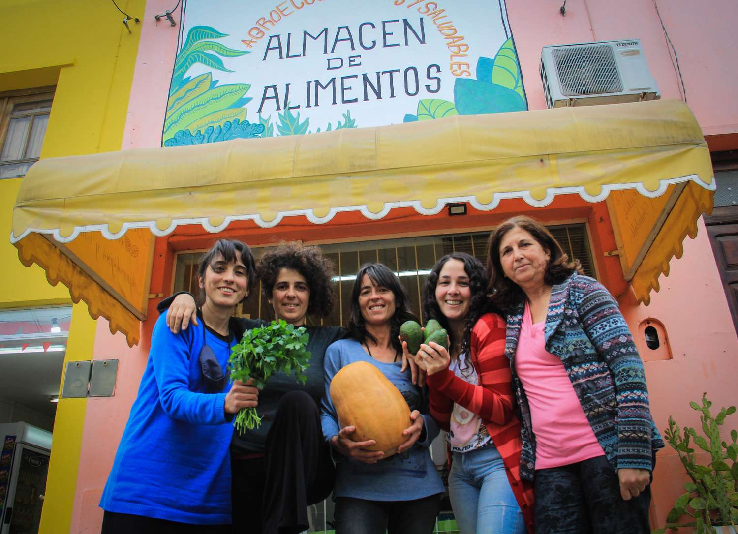 Seis mujeres, una cooperativa y la necesidad de repensar el modelo de producción de alimentos   