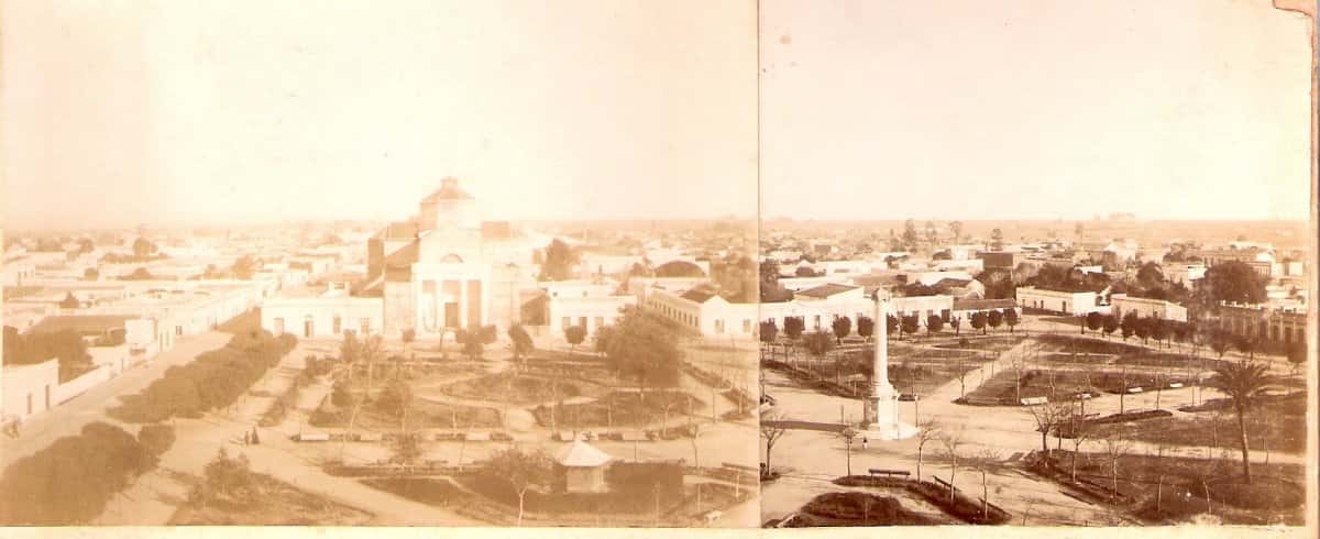 Vista aérea de la Plaza San Martín cuando se llamaba Plaza Independencia: se ve la columna que estaba antes del monumento al Gran Libertador (Crédito: Archivo Historico Municipal)