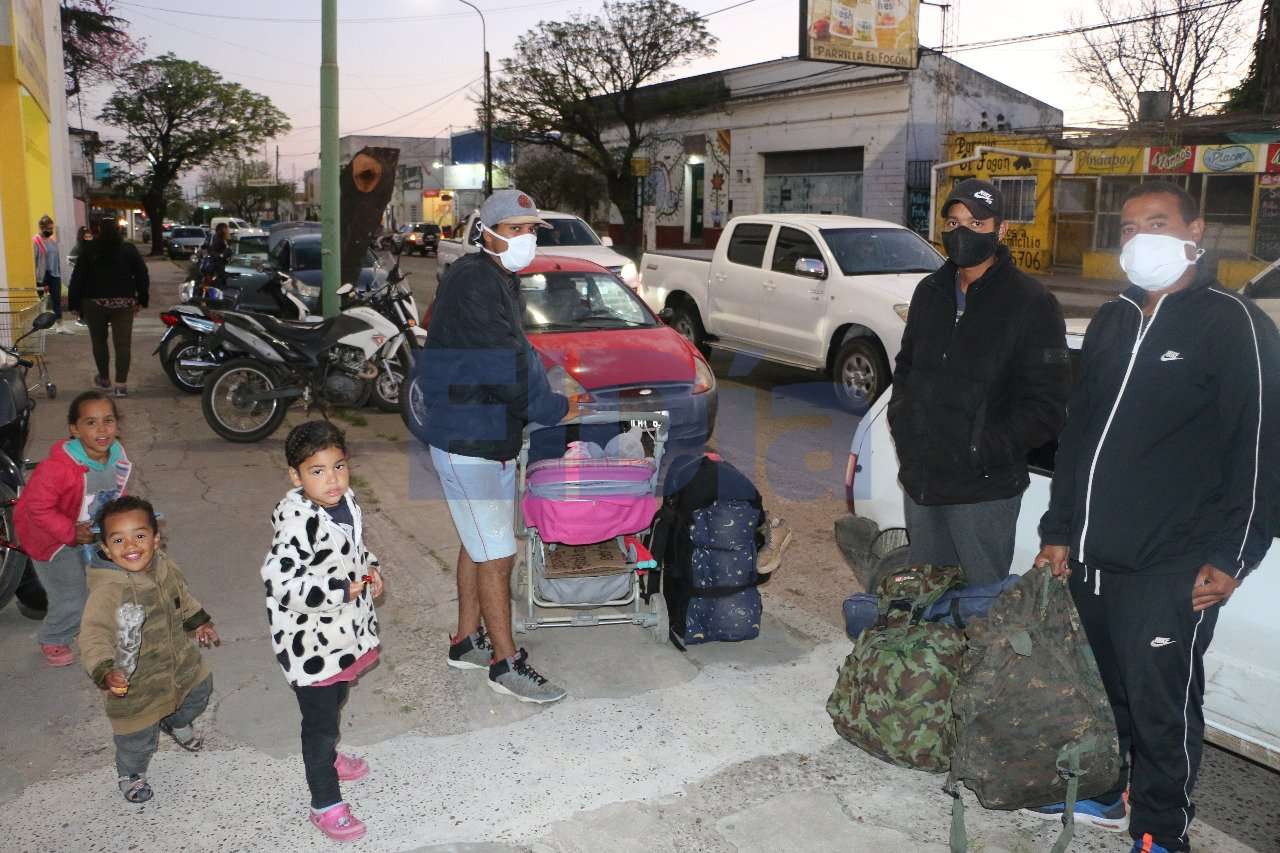 Son venezolanos; pasaron por  Gualeguaychú pero seguirán hacia Uruguay