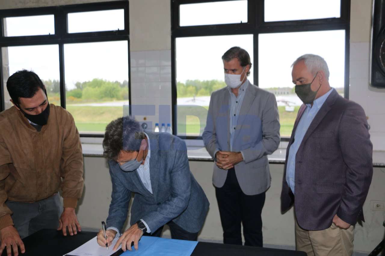 Firmaron el contrato para la ampliación de la Planta de Efluentes en Gualeguaychú