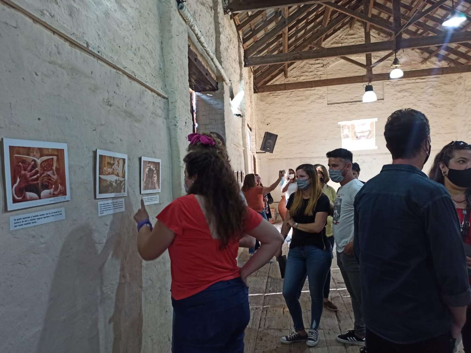 Se inauguró la muestra fotográfica "Manos de Mujeres de Urdinarrain"
