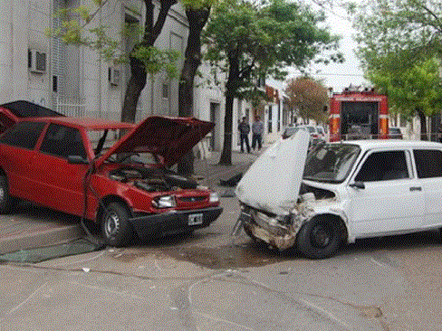 Así quedaron el Fiat 147 y el Fiat Uno tras el choque en España y Andrade 