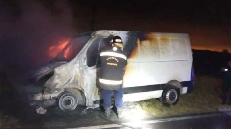 Fue a buscar naranjas pero terminó con su camioneta prendida fuego