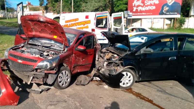 Impactante choque en una esquina de Paraná: dos mujeres fueron hospitalizadas