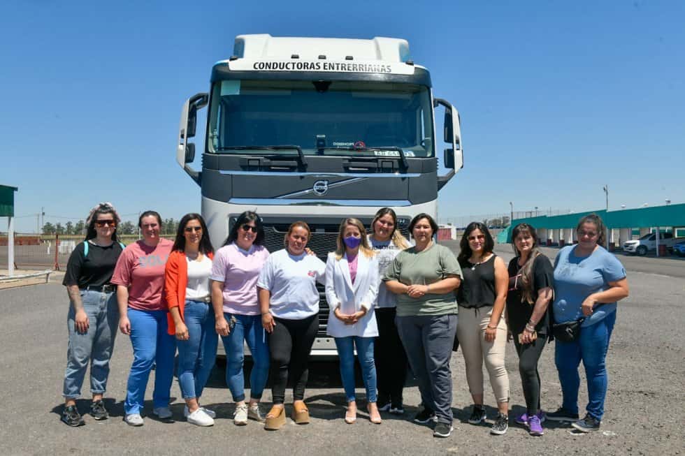 "Conductoras entrerrianas" obtuvieron su licencia para conducir transporte de cargas