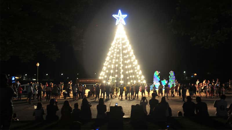 Encenderán las luces del árbol de Navidad y el pesebre en la Costanera