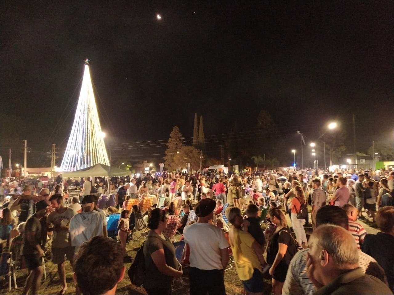Pueblo Belgrano inauguró su temporada y encendió el Arbolito de Navidad