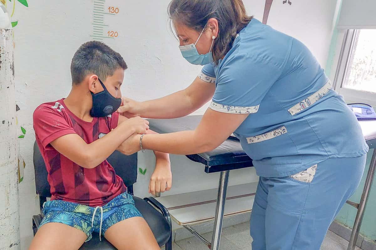 Vacunan sin turno previo en el Centro de Convenciones y en todos los Centros de Salud