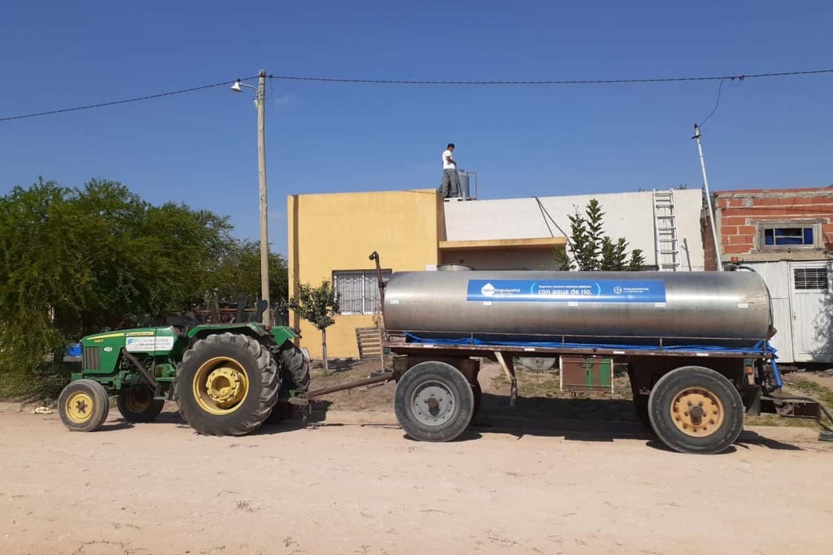 Asisten con el llenado de tanques y agua para consumo en diferentes barrios