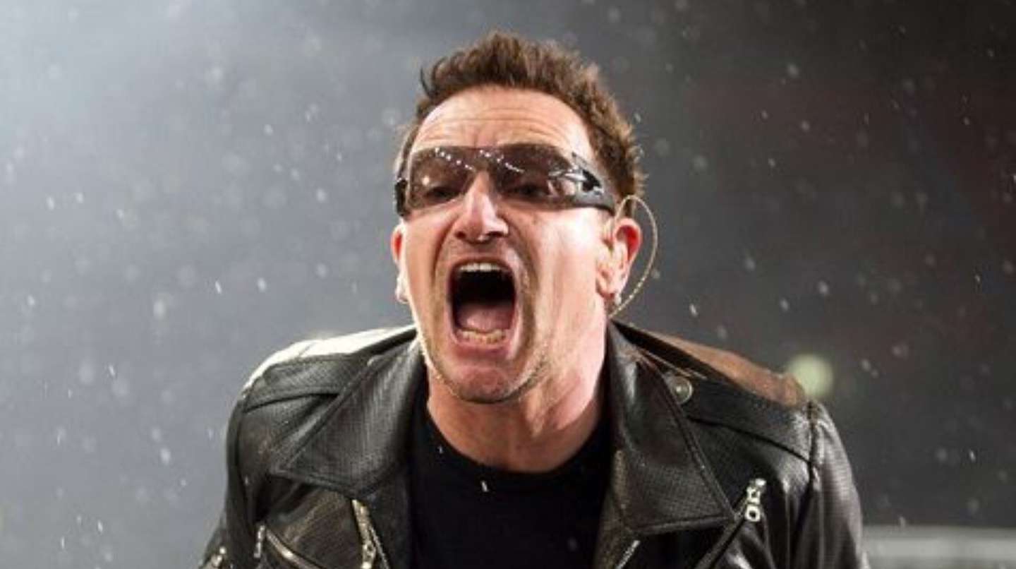 Bono confesó que le avergüenzan algunas canciones de U2