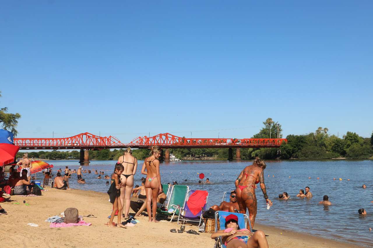 Alerta por la presencia de cianobacterias en el Rio Gualeguaychú: ¿Es seguro meterse al agua?