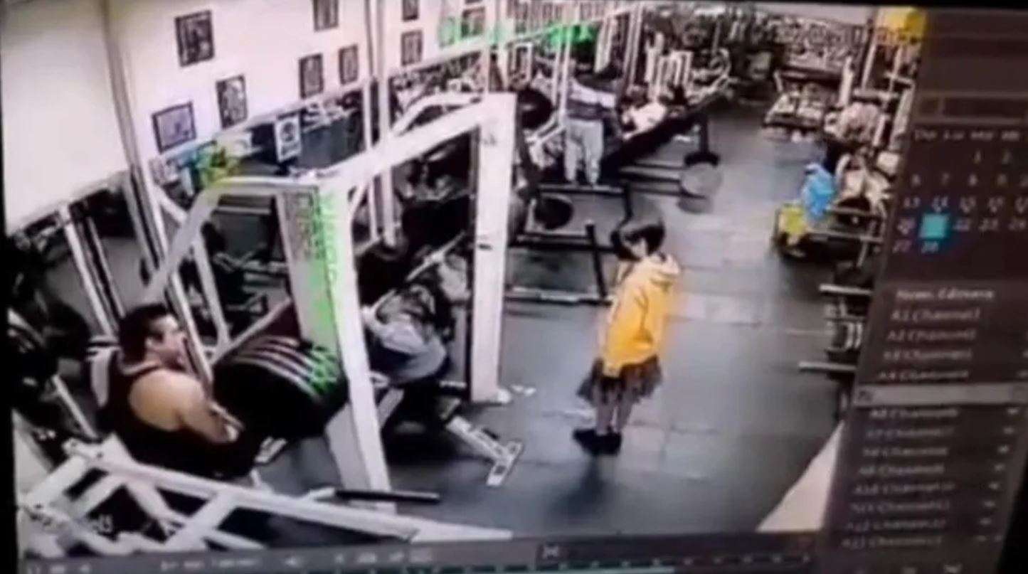 Una mujer intentó levantar 180 kilos y murió aplastada por la barra
