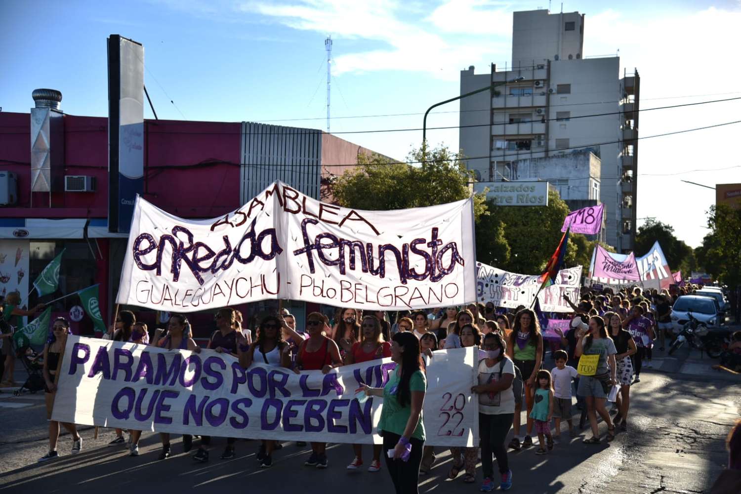 Multitudinario 8M en Gualeguaychú contra la Justicia patriarcal y la violencia contra las mujeres