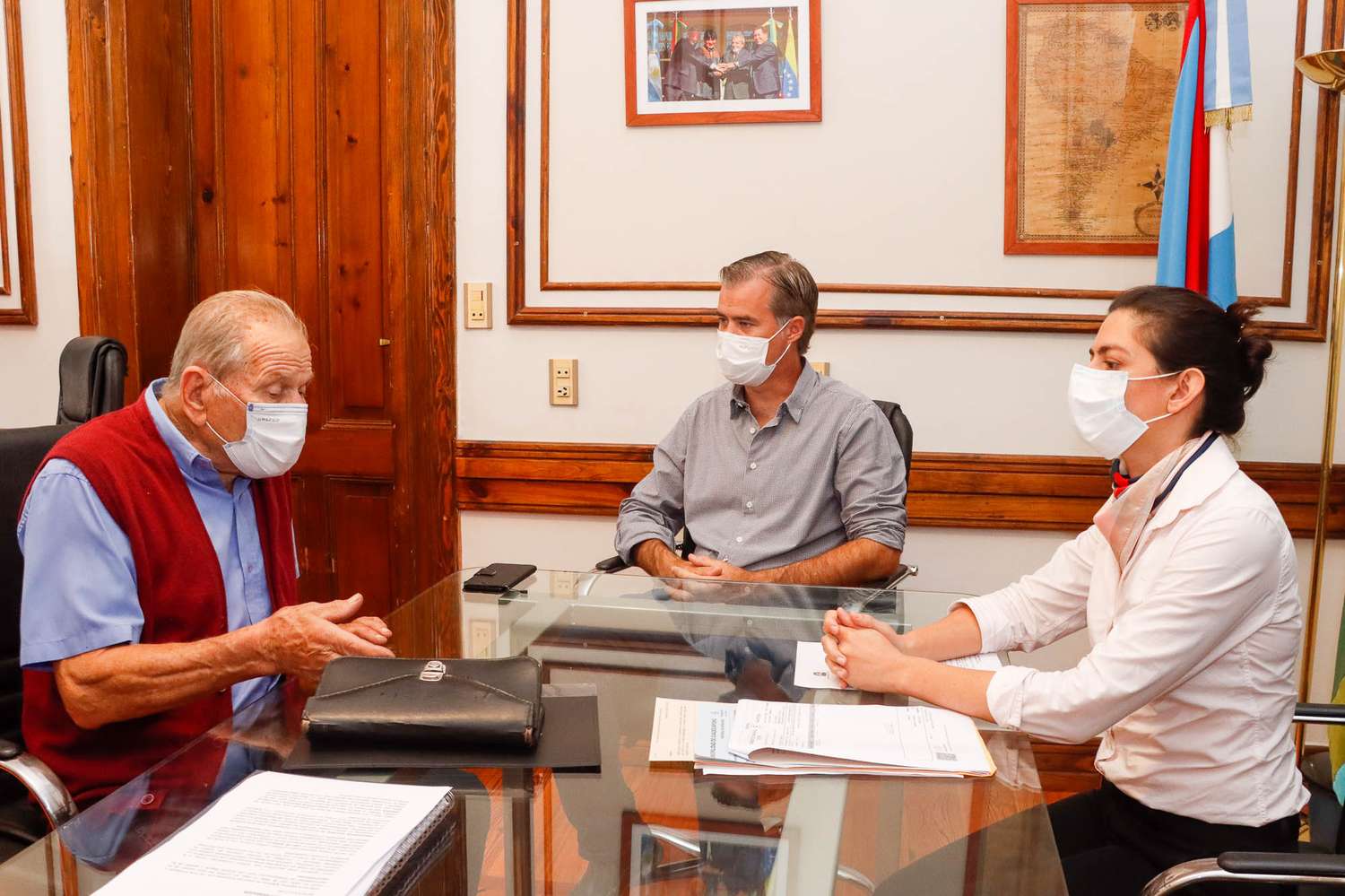 Piaggio hizo entrega de un aporte a la Asamblea Ambiental para la reconstrucción de Arroyo Verde